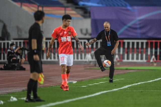 中国女篮首战遭遇失利，杨舒予状态不佳进攻受限