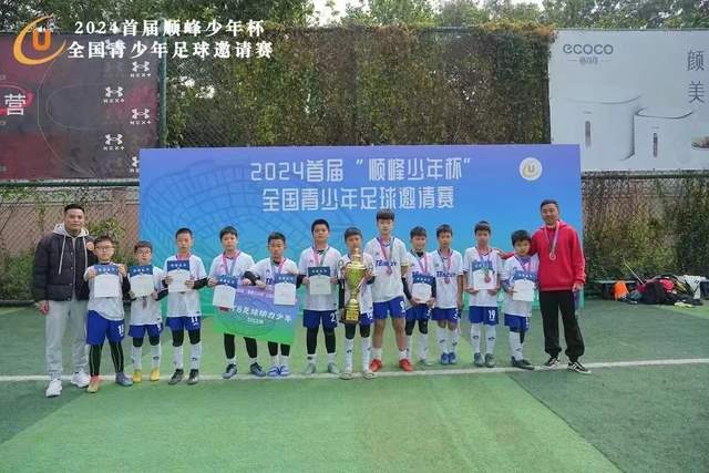 詹姆斯告知湖人将离队 不退役继续职业生涯